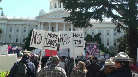 Anti-tax tea party protesting high taxes Video stock 366076
