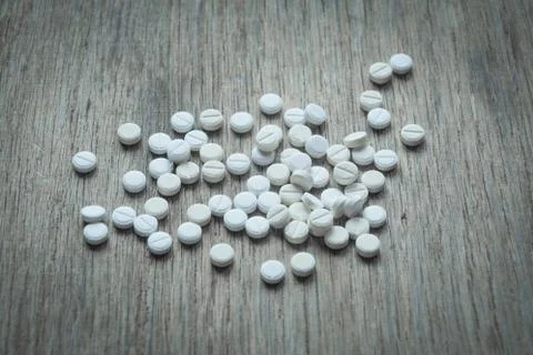Antibiotic pills on table Foto stock