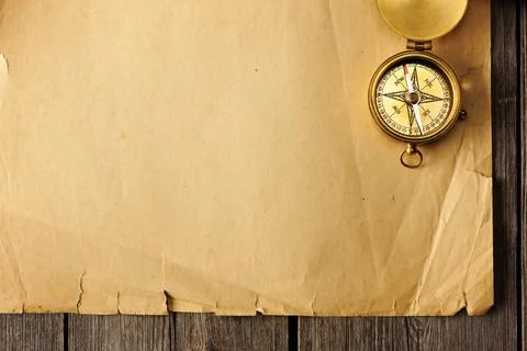 Antique brass compass over old background Antique brass compass over old p... 스톡 사진
