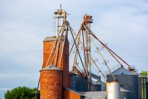 Antique Brick Grain Elevator Silo Structure During the Day Stock-Fotos