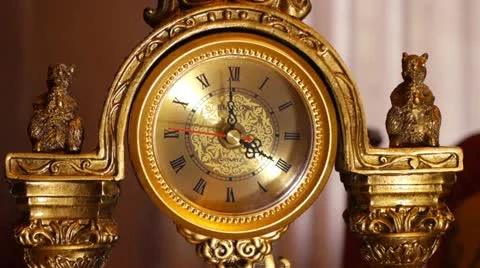 Antique clock  4:00 Stockbeeldmateriaal 20589489