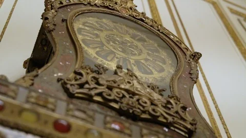 Antique Clock Vídeos de archivo 95977057