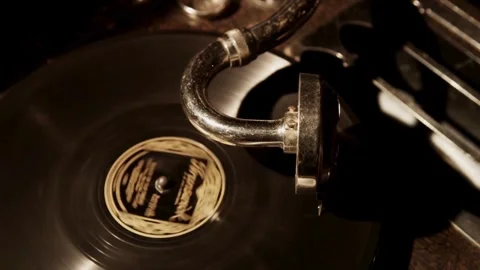 Antique gramophone machine playing a black spinning vinyl record Stock Footage 329595824