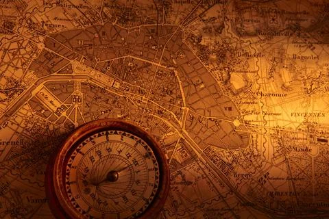 Antique Map Old map of Paris with compass Copyright: xZoonar.com/JamesxBar... 库存照片