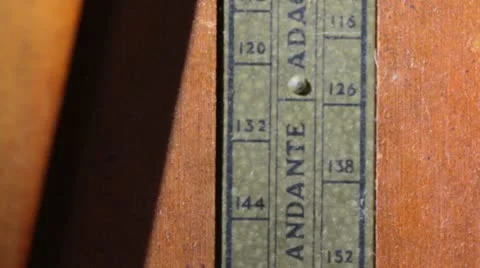 Antique Metronome close up 01 Stockbeeldmateriaal 11079378