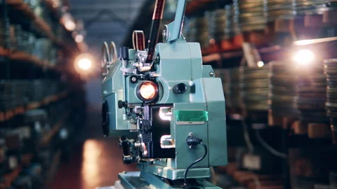 Antique movie projector while demonstrating a video Vídeo Stock 158356964