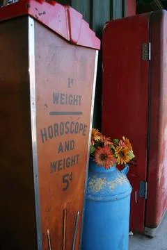 Antique Vending Machines Outside of Junk Store Texas Stock Photos
