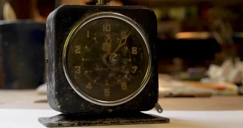 Antique vintage wind up timer rings with the handle moving up Stock Footage 120638300