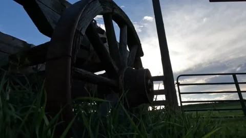 Antique Wagon Sunset 스톡 동영상 250302486