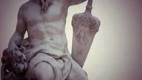 Antique white marble statue Vídeo Stock 159742153
