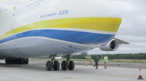 Antonov 225 "Mriya" Stock Footage 39585651