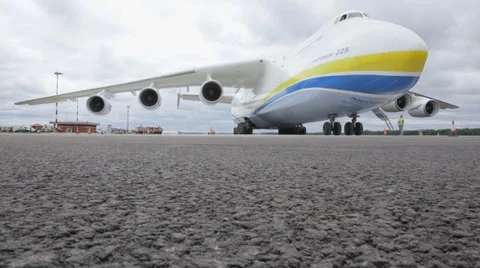 Antonov 225 "Mriya" Stock Footage 39585746