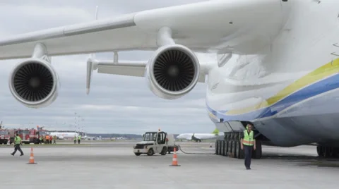 Antonov 225 "Mriya" Stock Footage 39585749