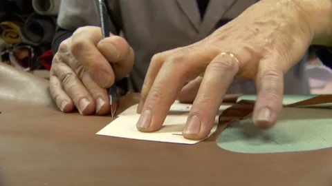 ;anual work cutting fur - trabalho manual corte de peles Stock Footage 123672870