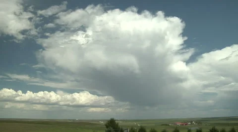 Anvil from a decaying thundershower Stock Footage 54732102