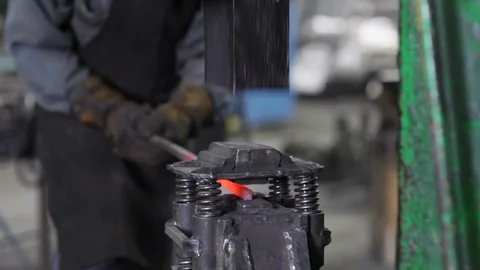 Anvil press machine Vidéo 92155726