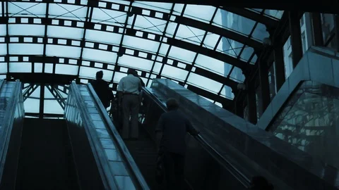 Anxious, concerned, big groups of people evacuating from building on escalator Vídeos de archivo 95694429