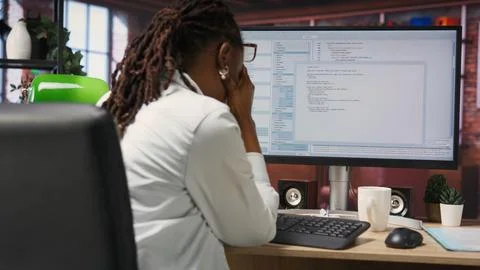 Anxious IT developer concerned by errors popping up while testing code Stockfoto's