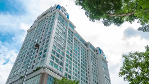 Apartment building Stockbeeldmateriaal 139894547