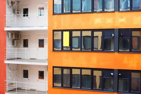 Apartment building with open backyard Stock-Fotos