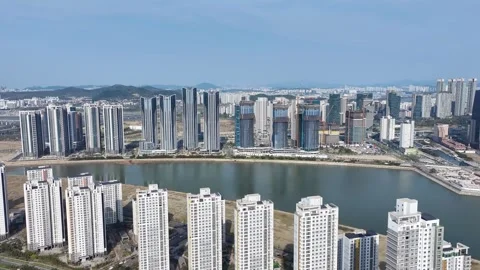 Apartment complex around Incheon Songdo artificial lake Vídeo Stock 274882866