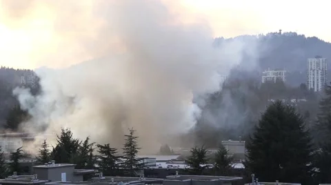 Apartment complex fire in British Columbia Canada Vídeos de archivo 50913505