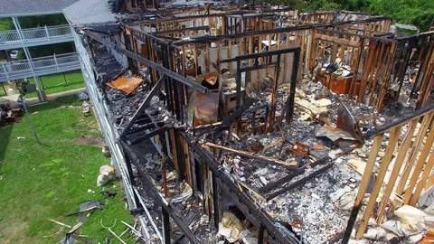 Apartment Fire Aftermath Burned Building Damage Residential 4K Vídeos de archivo 78571533