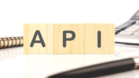 API abbreviation, modern technology concept. API It is written on wooden cube Foto stock