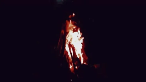 Api unggun malam - dfocus slowmotion 1 Stock Footage 230957892