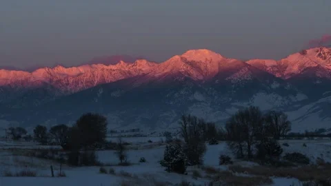 Aplenglow sunset on mountain range in Montana timelapse Stock Footage 310537605