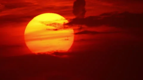 Apocalyptic cinematic big sun disk sun set behind dark dirty clouds timelap.. Stock Footage 293845340