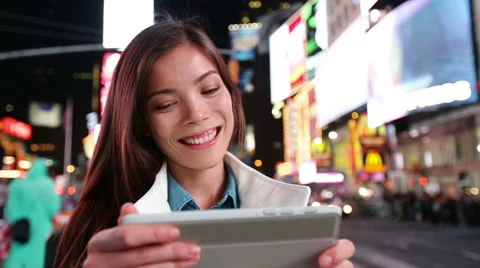 App - woman using tablet apps in New York City Stock Footage 41840908