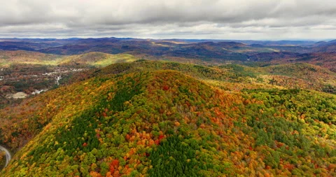 Appalachian Mountains covered with dense forest with colorful autumn leaves. Stock Footage 314289692