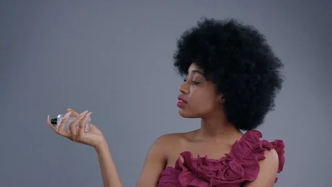 Appealing extravagant black young lady in pink dress diffusing women's perfume Vidéo 110885867