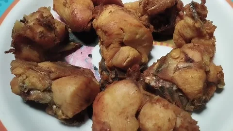 The appearance of small fried chicken that has been cooked Stock Footage 226727212