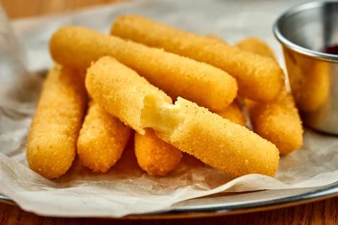 An appetizer for beer - breaded stick mozzarella fries. Close-up, selective f Foto stock