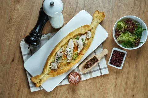 Appetizing baked open pie with salted suluguni cheese, chicken and mushrooms  Foto stock