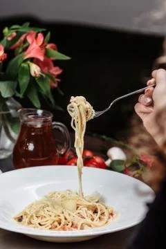 Appetizing carbonara paste with chicken improperly wound on fork. Spaghetti i Stock Photos