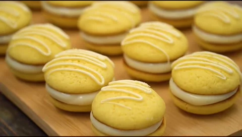 Appetizing cookies with cream Stock Footage 154909091