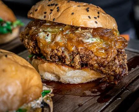 Appetizing crispy chicken burger on a plank Foto stock