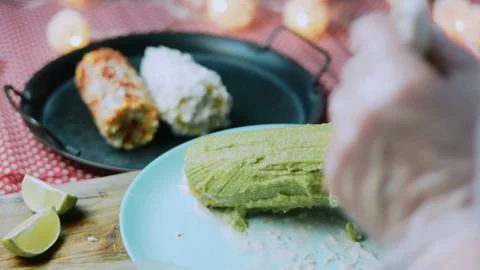 Appetizing food study: rolling corn in crumbled cheese Foto stock