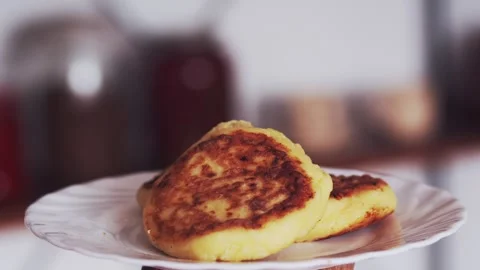 Appetizing homemade cheesecakes on which sour cream is poured rotate on a plate Stock Footage 241565843