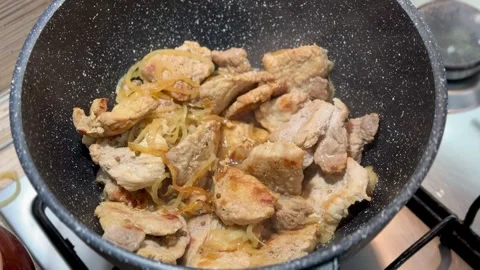 Appetizingly cooked chicken in a cast-iron cauldron is perfect for any dish Stock Footage 316343728