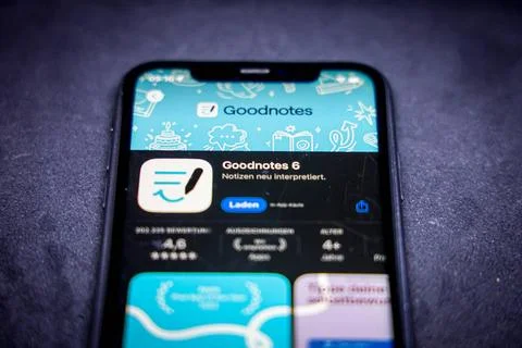  Apple App Store auf einem iPhone. Essentials, TOP 10 Produktiv-Apps. Good... Stock Photos