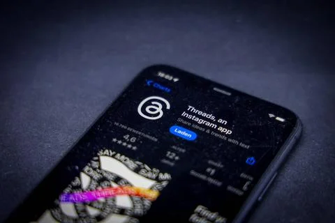   Apple App Store auf einem iPhone. Apps-Charts - gratis - Threads, an Ins... Stock Photos