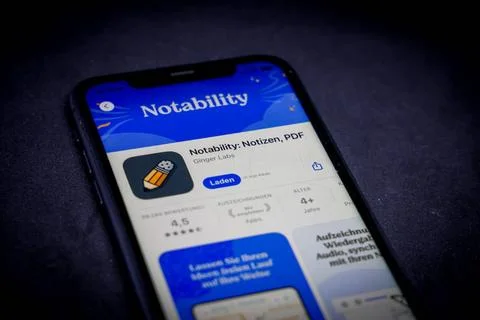   Apple App Store auf einem iPhone. Nützliche Apps für jeden Tag - ¦ und b Stock Photos