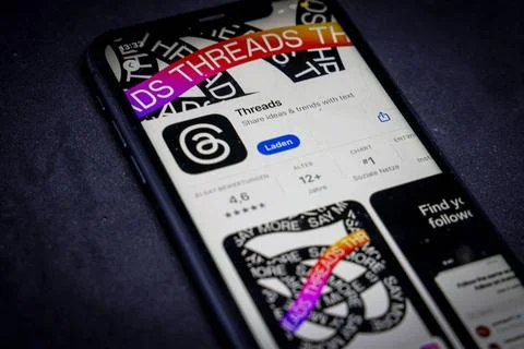   Apple App Store auf einem iPhone. Top-Charts 2024 (Gratis-Apps) Threads ... Stock Photos