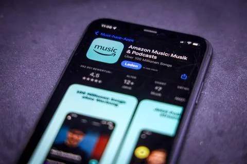   Apple App Store auf einem iPhone. Must-Have Apps. Amazon Music: Musik &amp; ... Stock Photos