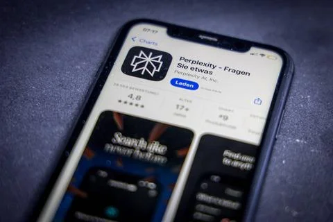   Apple App Store auf einem iPhone. Apps-Charts (gratis). Perplexity - Fra... Stock Photos