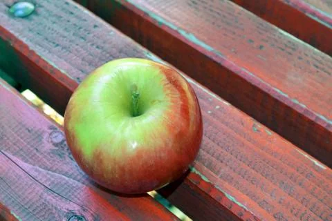 Apple on bench Foto stock